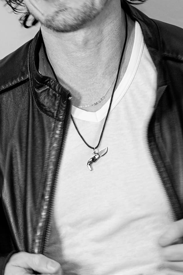 COLGANTE CUCHILLO NAVAJA CAPAORA MINI 1