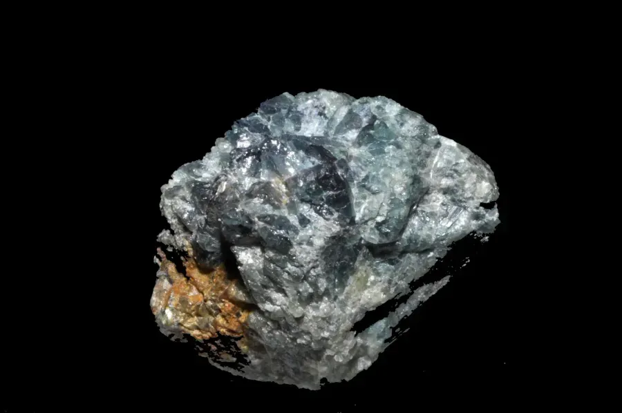 Alejandrita en Joyas: La Piedra que Cambia de Color bajo el Sol y a la Luz de la Lámpara