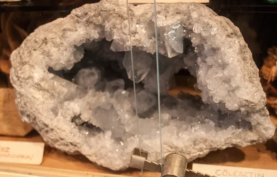 Celestina: la piedra azul cielo de la calma, la claridad mental y la ensoñación
