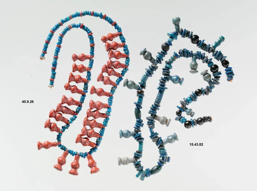 Flores en Joyería: De Amuletos Antiguos a Símbolos Modernos