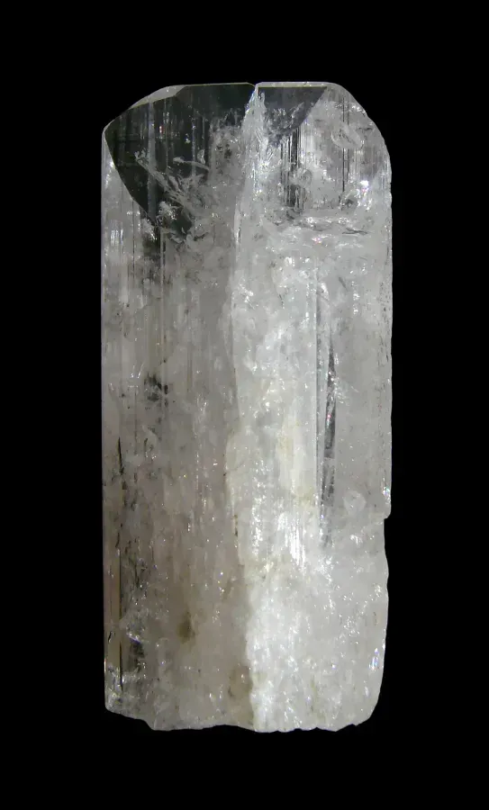 Danburita: la piedra transparente que se encontró por error, significado y propiedades