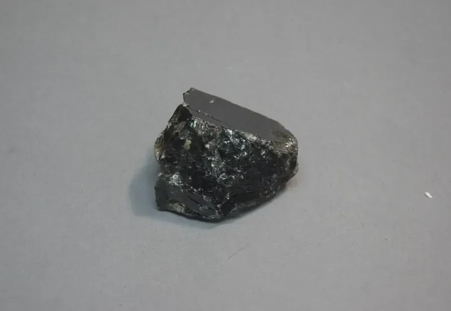 Cuarzo ahumado en joyería: la piedra serena del enraizamiento