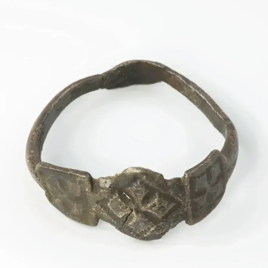 Anillo de plata artesanal: cómo reconocer el auténtico