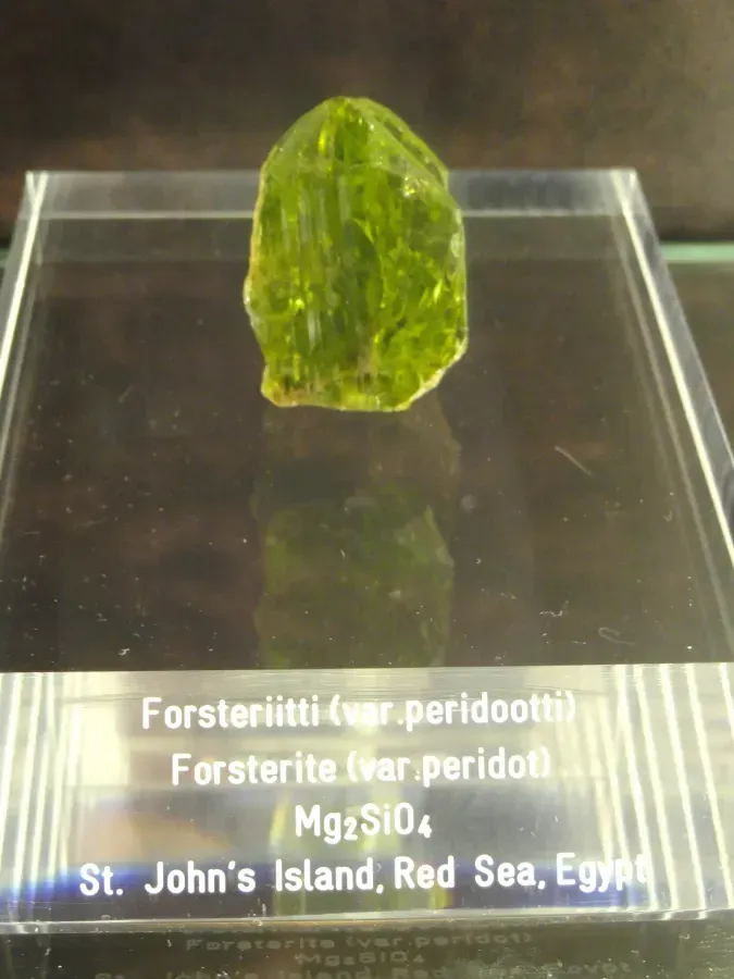 Peridoto y olivino: la piedra verde de los volcanes y los meteoritos
