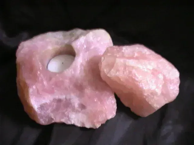 Cuarzo rosa en joyería: química, historia y cuidados