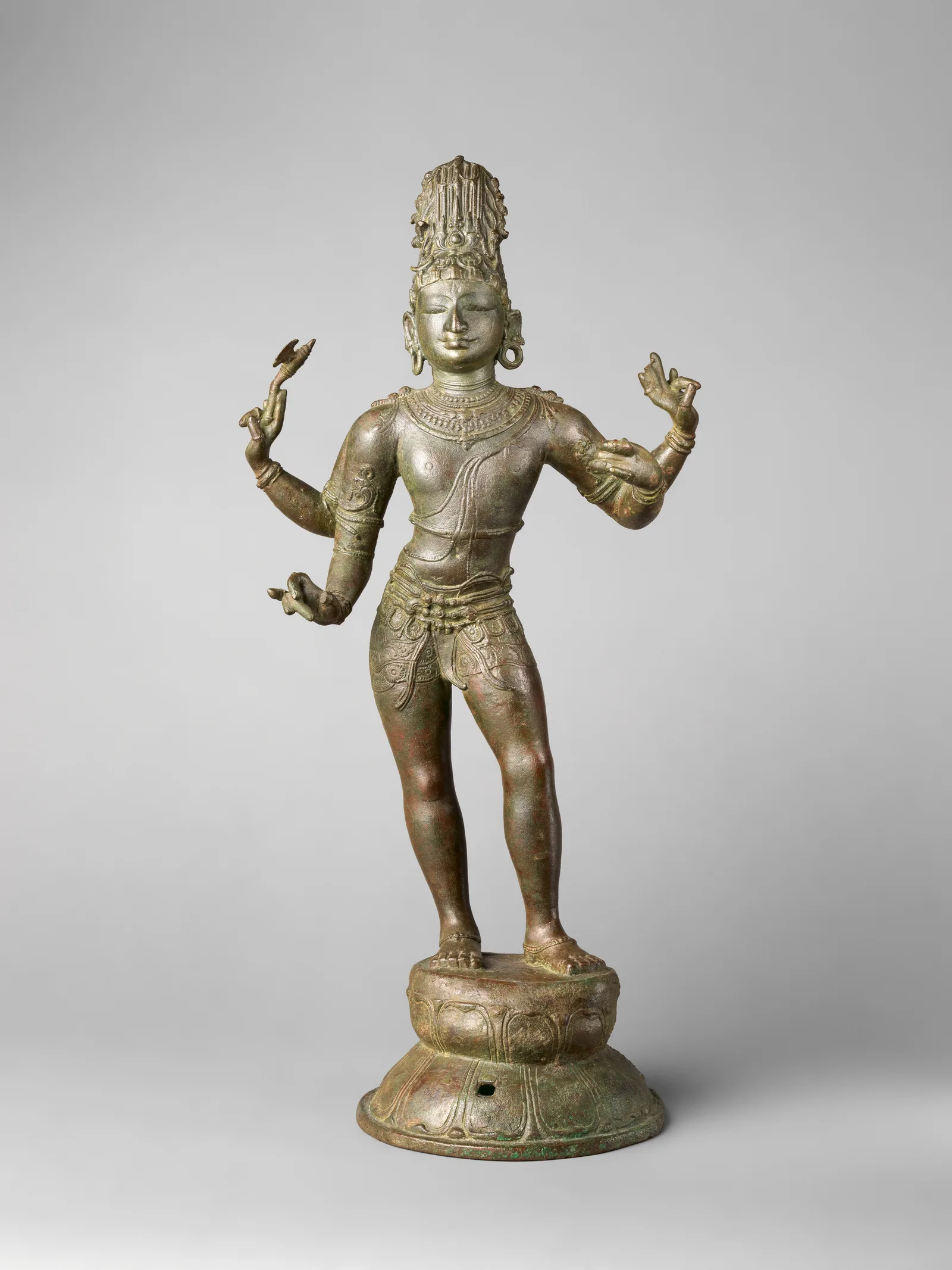 Shiva en las joyas: el dios transformador, el tercer ojo y la danza del Nataraja