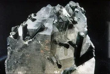 Turmalinas de todos los colores: del rosa al negro, diferencias y cómo llevarlas