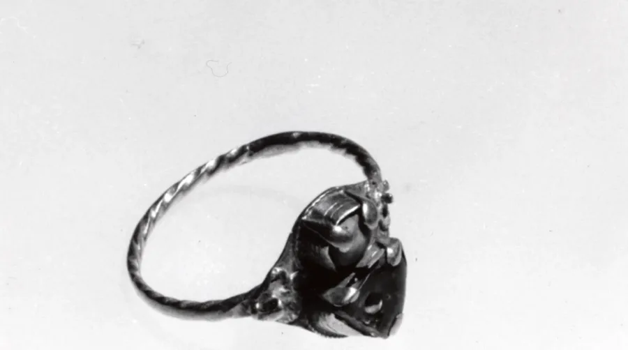 Se ha caído una piedra del anillo: qué hacer, cómo arreglarlo y no volver a perderla